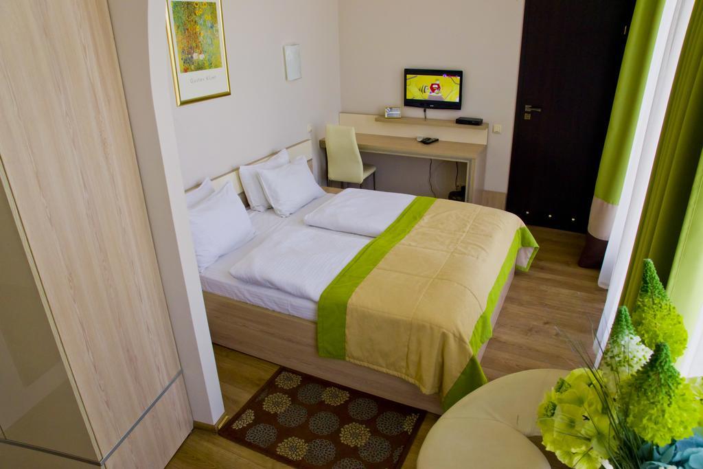 Hotel Merkuriy Lviv Room photo
