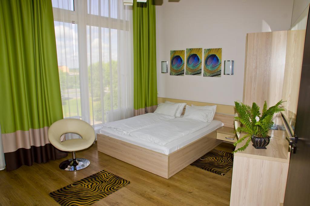 Hotel Merkuriy Lviv Room photo