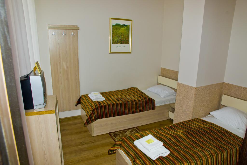 Hotel Merkuriy Lviv Room photo