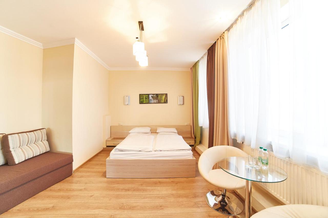 Hotel Merkuriy Lviv Exterior photo
