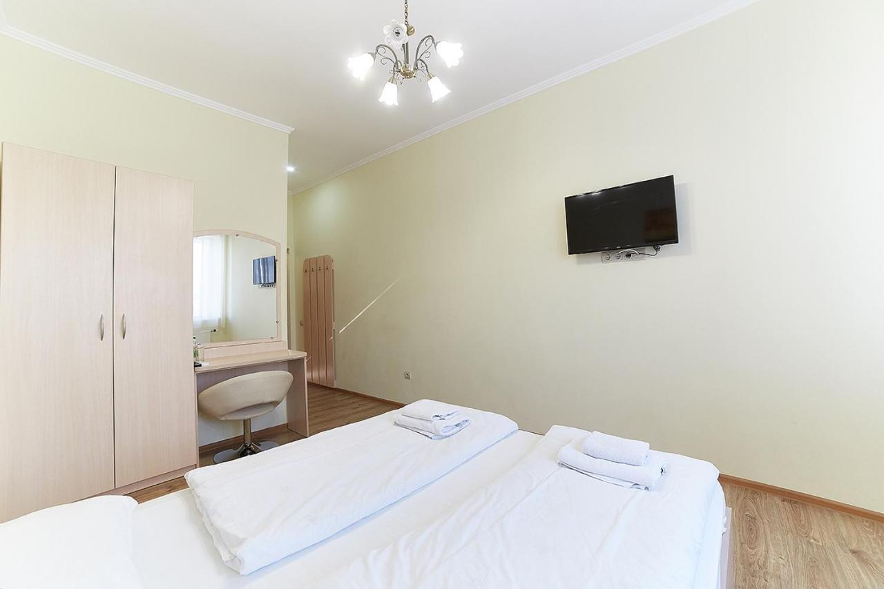 Hotel Merkuriy Lviv Exterior photo