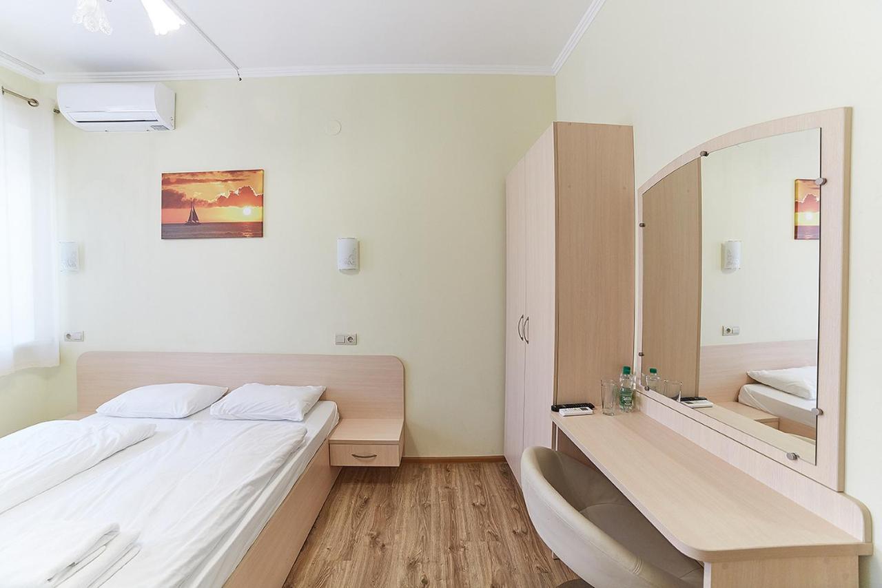 Hotel Merkuriy Lviv Exterior photo