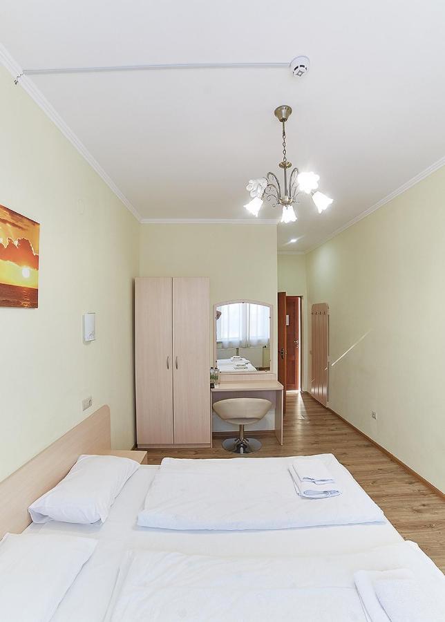 Hotel Merkuriy Lviv Exterior photo